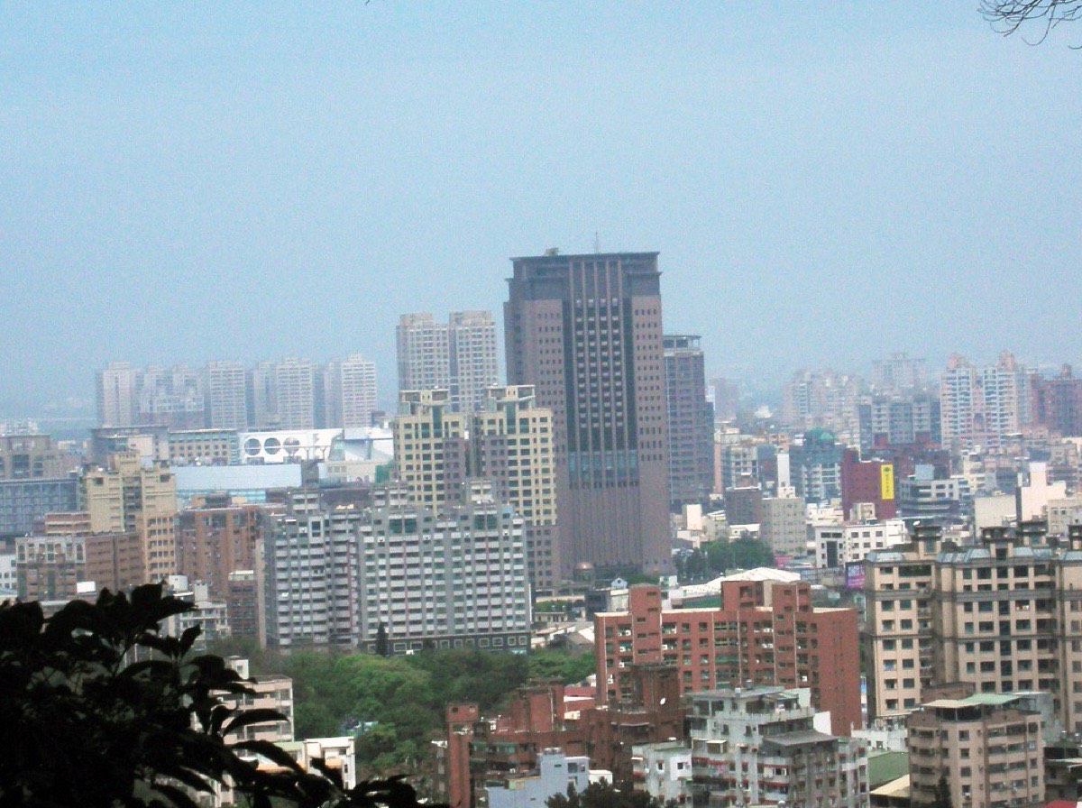 十八尖山俯瞰新竹市區